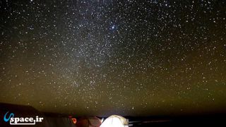 آسمان شب و رسد ستارگان در کویر سه قلعه - سرایان